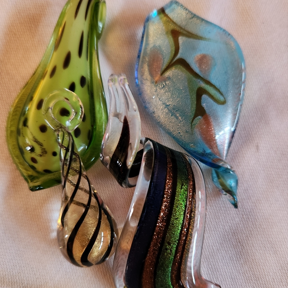 Pendants (4)